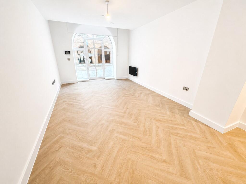 Main image of property: Fountain Court, Steelhouse Lane, Birmingham, B4