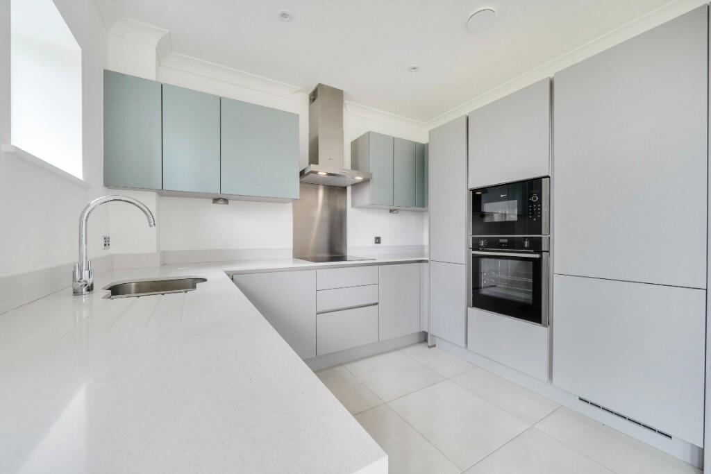 Wycliffe Park, 18 Beckings Court, Jones Way, Horsley Green, HP14 3GR photo 4