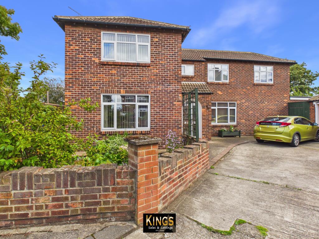 3-bed detached on Easson Road, Redcar, Redcar And Cleveland, £275,000