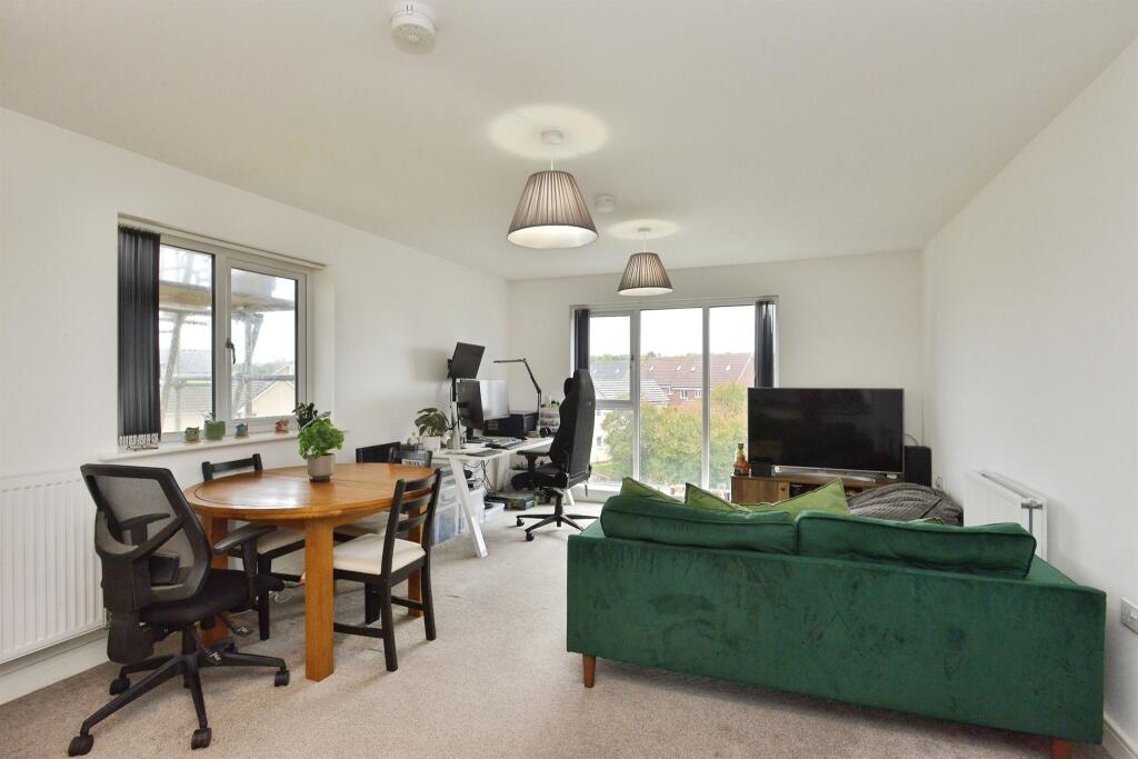 Apartment in Milton Keynes, Whitehouse - View 3