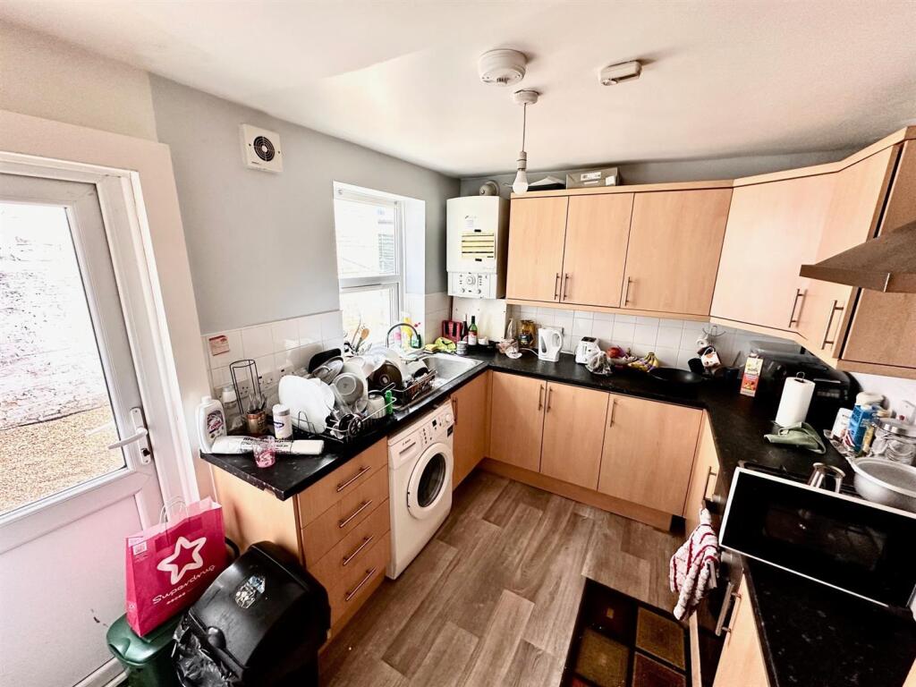 Cowley Mill Road, Uxbridge – pohled 3