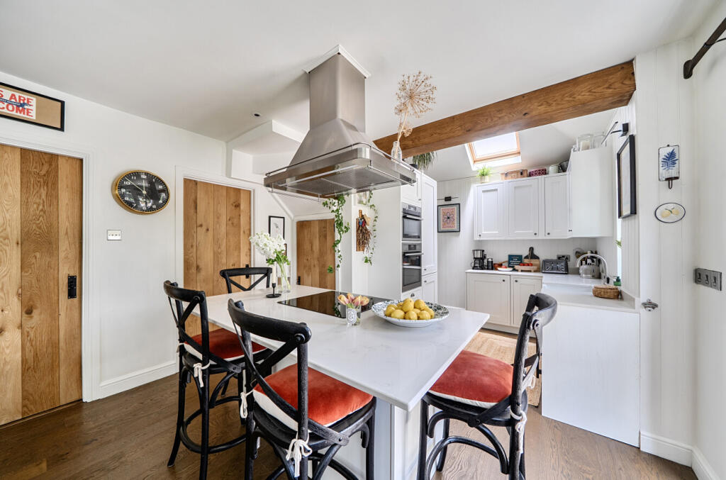 Wych Hill Rise, Woking, Surrey, GU22 photo 4