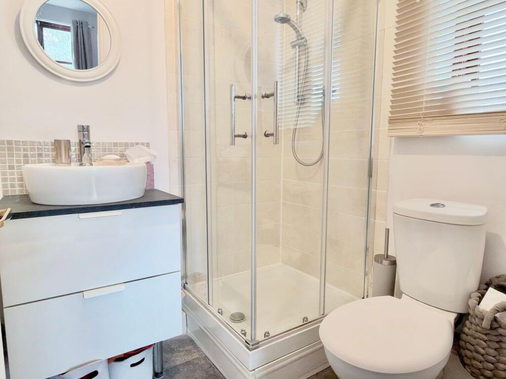 House in Tewkesbury, Priors Park - More