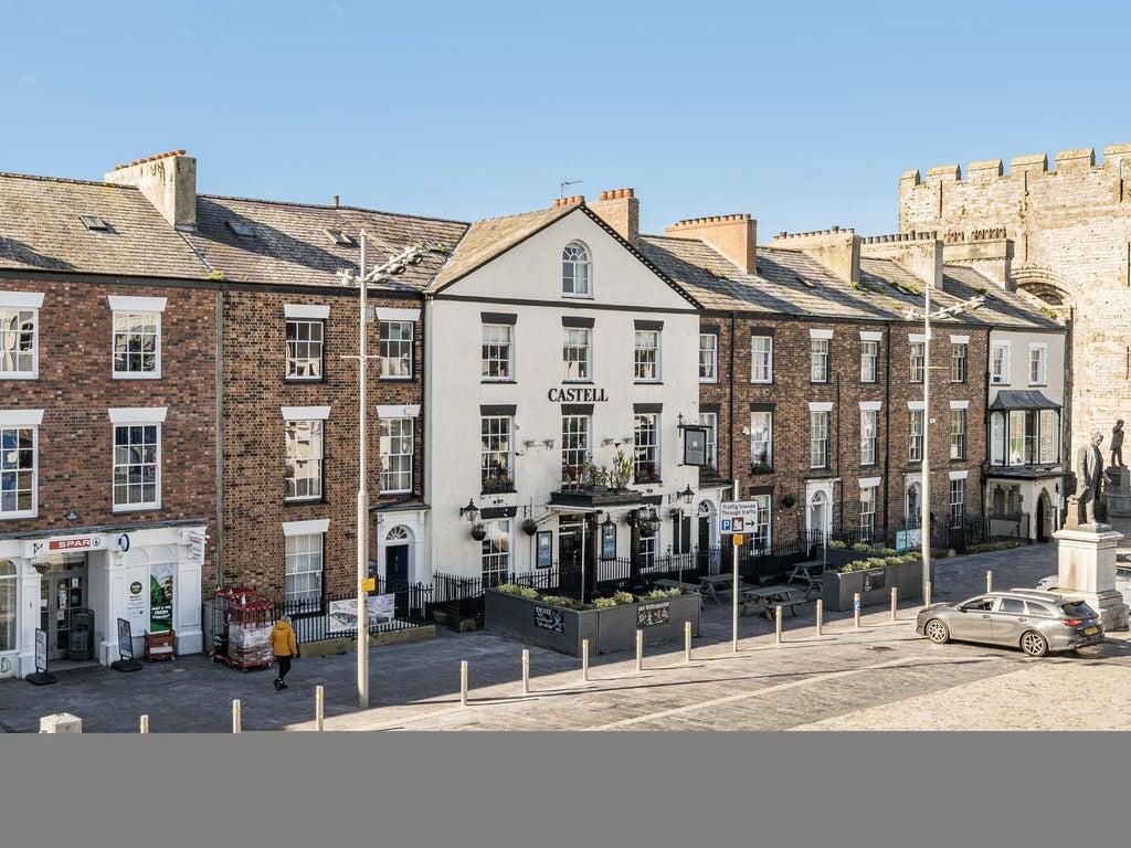 Main image of property: Castell, 33 Castle Square, Caernarfon, Gwynedd, LL55 2NN