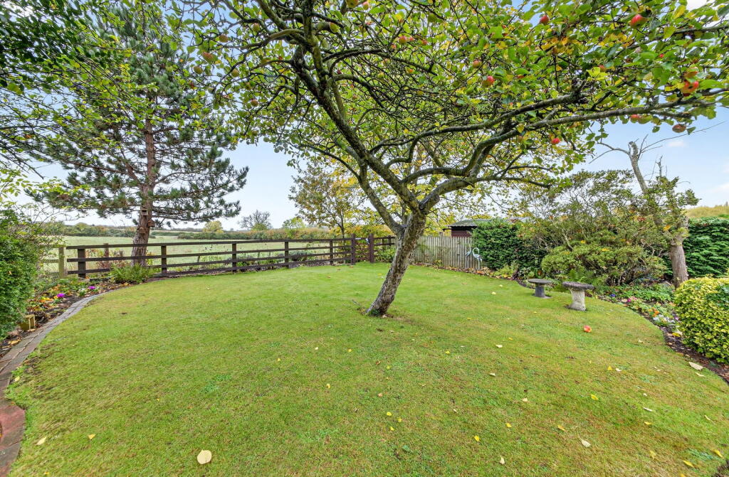 Warkton, NN16 photo 3
