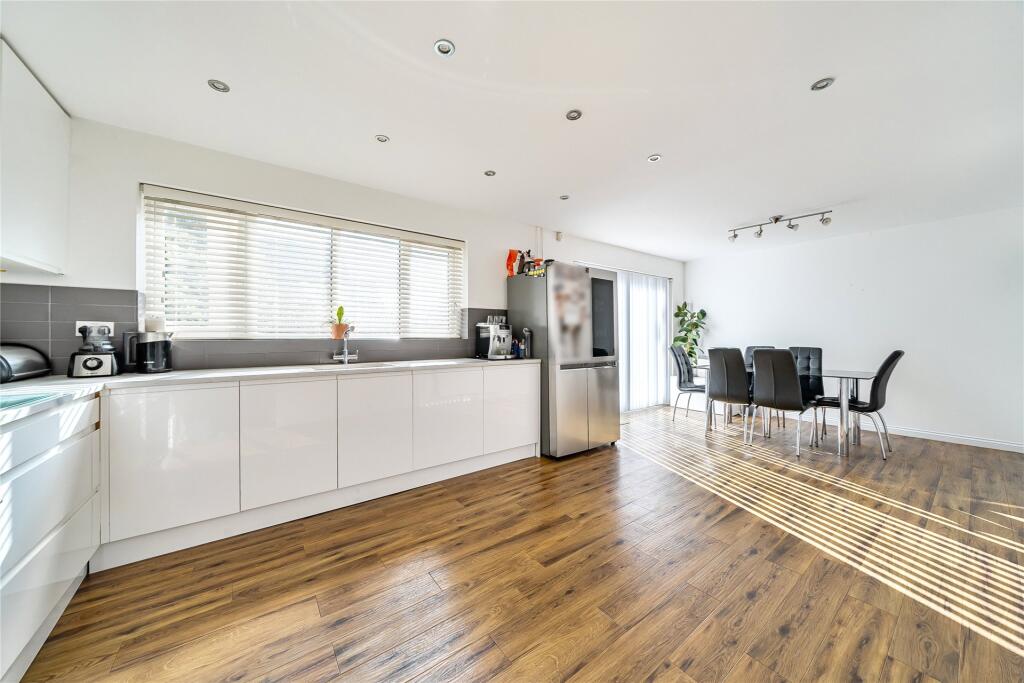 Deep Spinney, Biddenham, Bedfordshire, MK40 photo 2