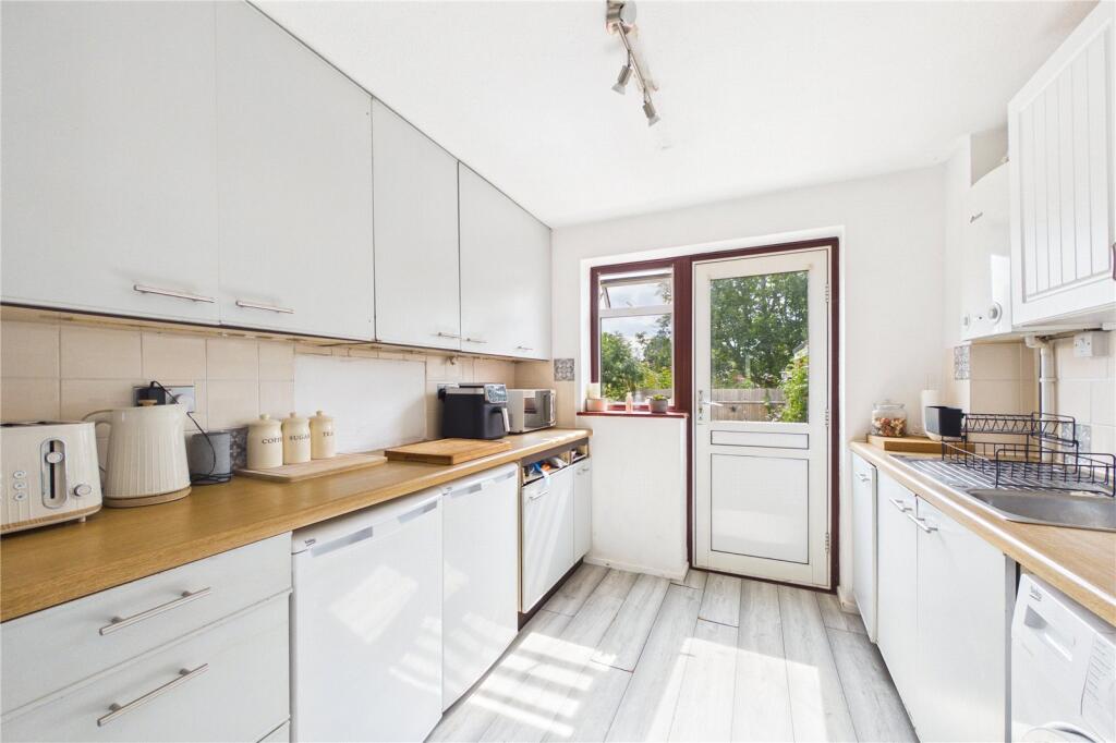 Handel Close, Basingstoke, Hampshire, RG22 photo 3