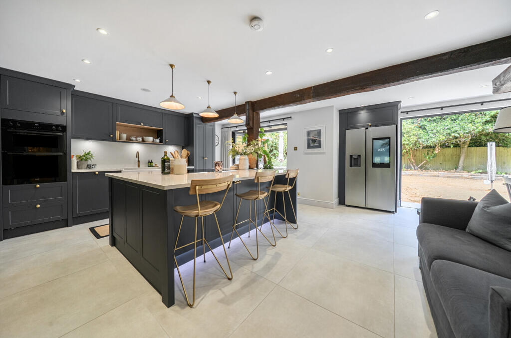 Upper Verran Road, Camberley, Surrey, GU15 photo 2
