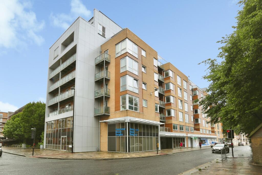 Main image of property: High Street, SOUTHAMPTON, Hampshire, SO14