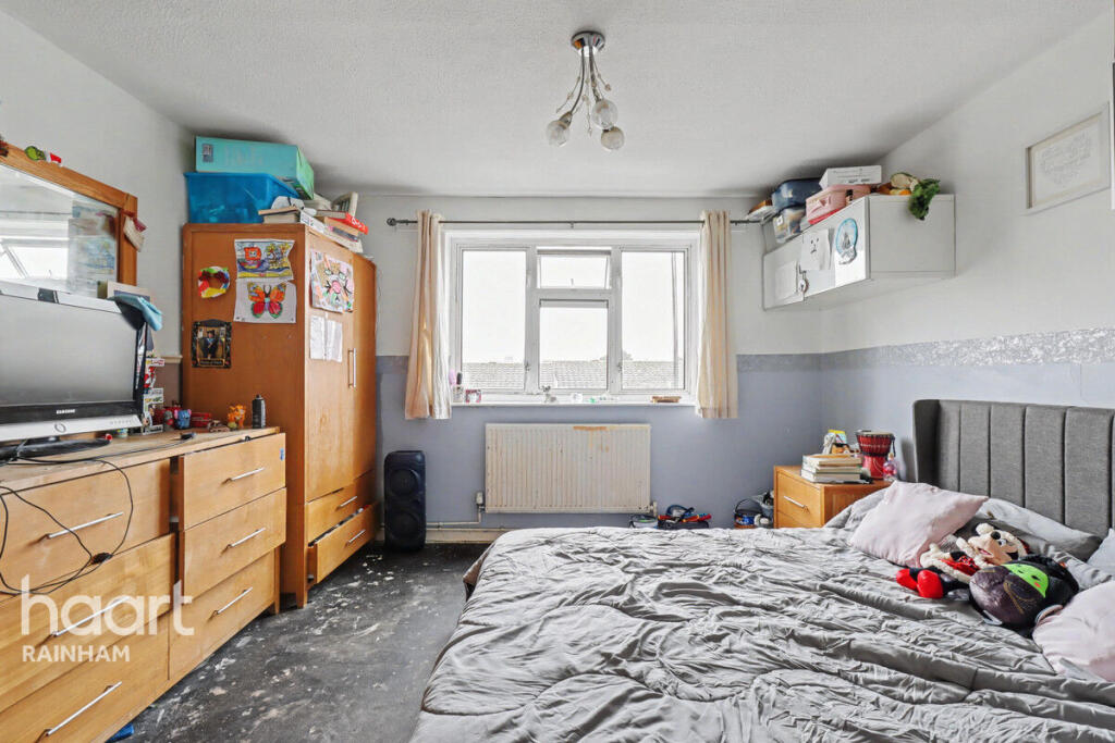 Main image of property: Nazeing Walk, Rainham, RM13 7YL