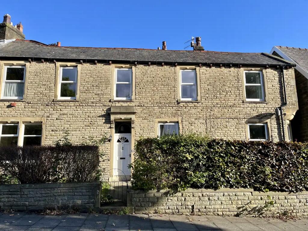 Main image of property: 214 Todmorden Rd and 2 Outwood Road, Burnley