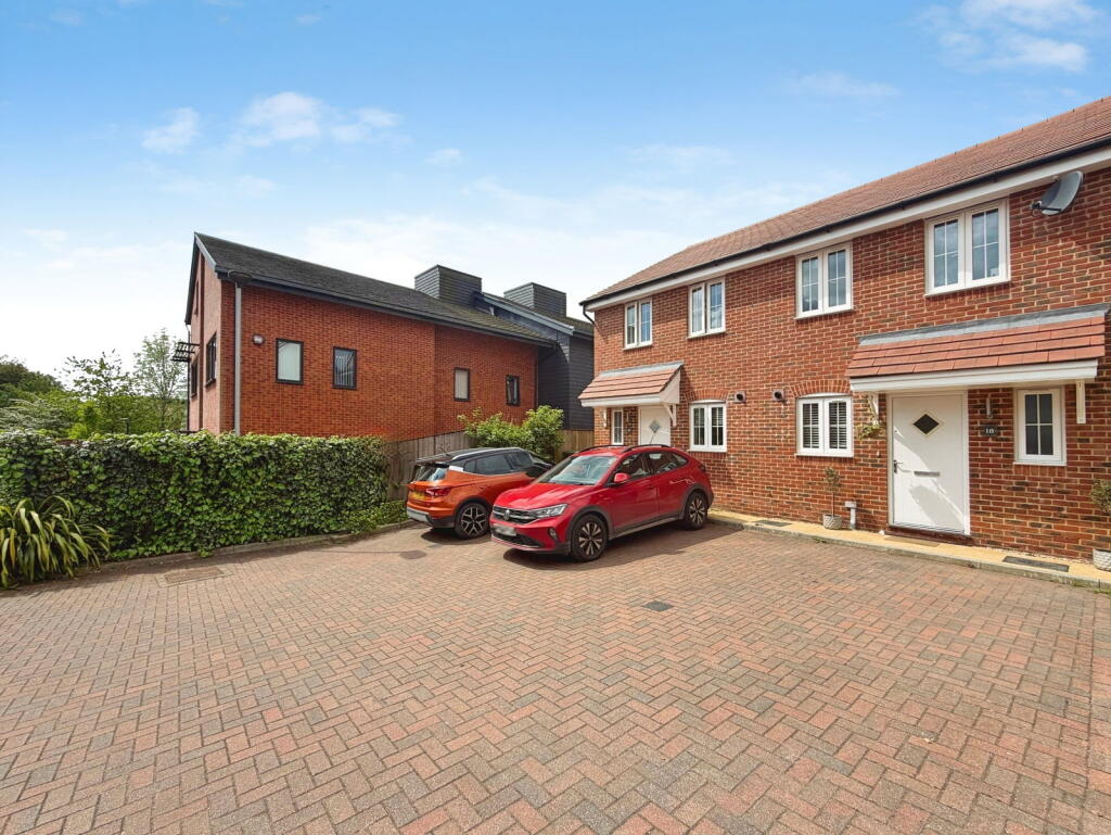 Main image of property: Kingsmill Drive,Fair Oak,SO50 7QE