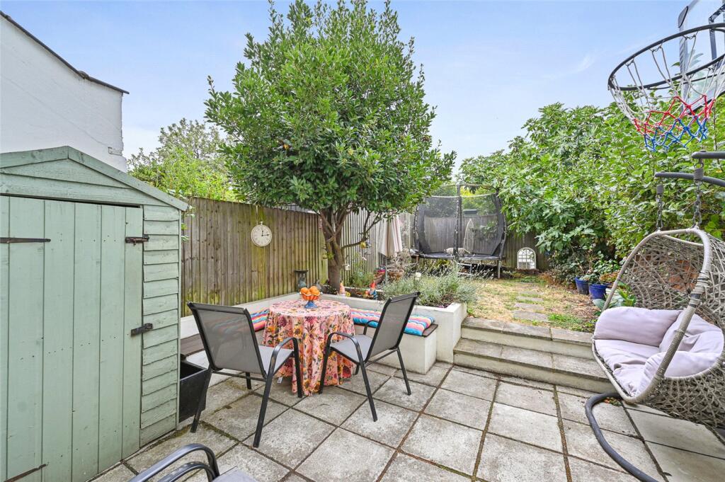 House in London - View 2