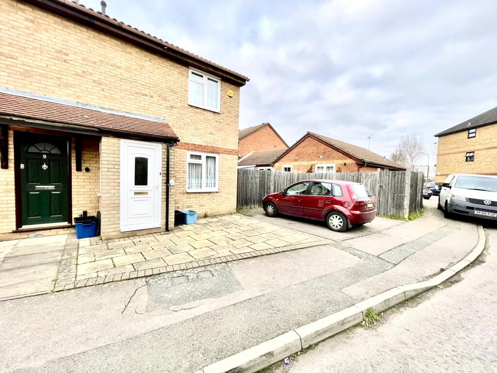 Main image of property: Hazelwood Park Close, Chigwell, IG7