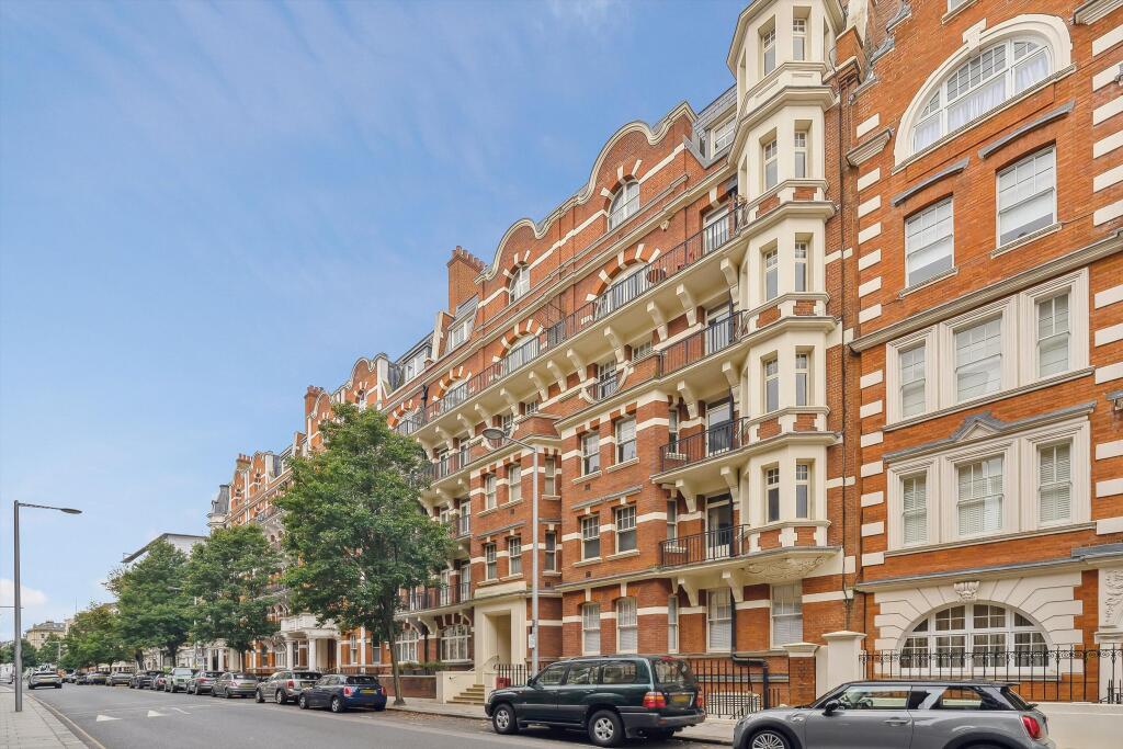 2-bed flat on Drayton Gardens, London, SW10, £895,000