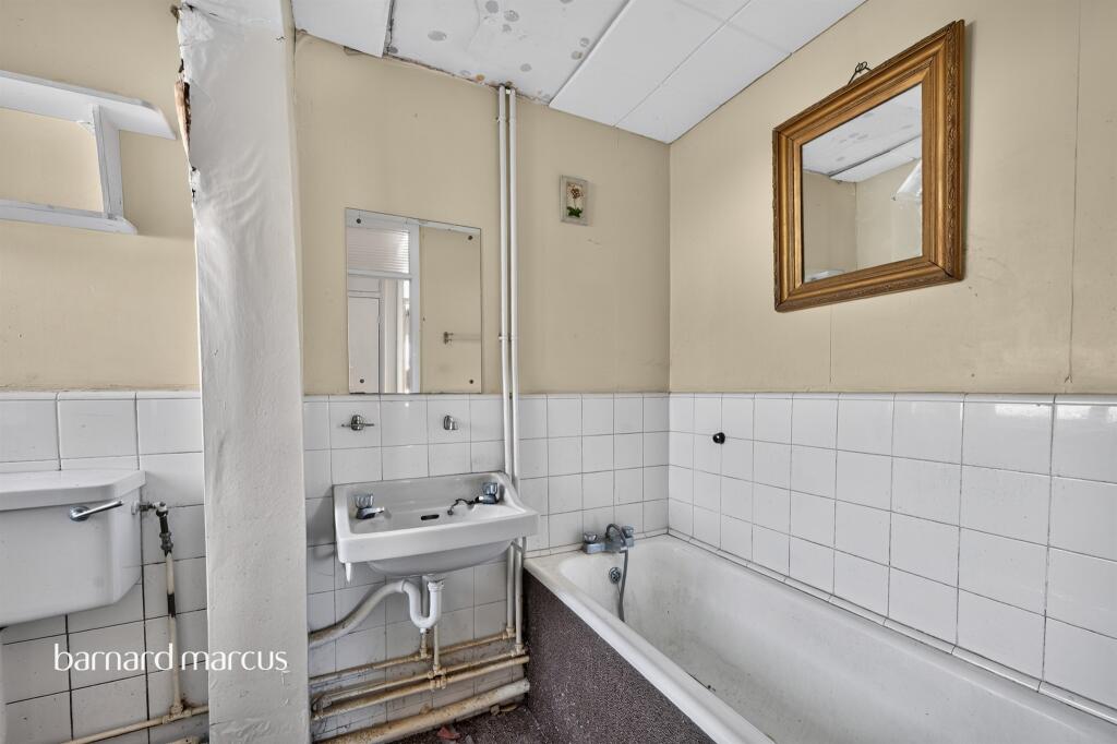 Apartment in Sutton - View 3