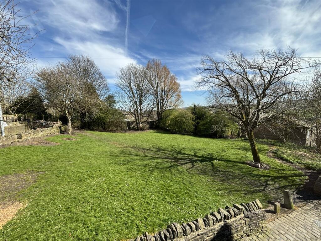 Ellingham Court, Thornton, Bradford photo 3