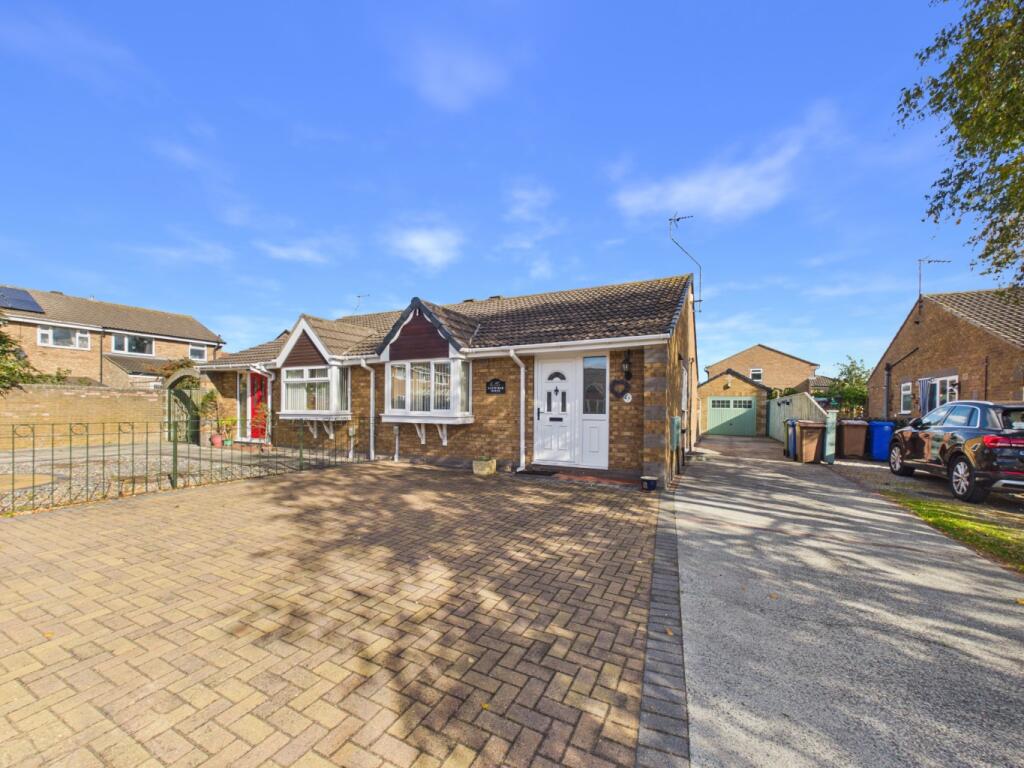 2-bed semi-detached on Beech Avenue, Hedon, Hull, East Riding of Yorkshire, HU12 8XJ, £200,000