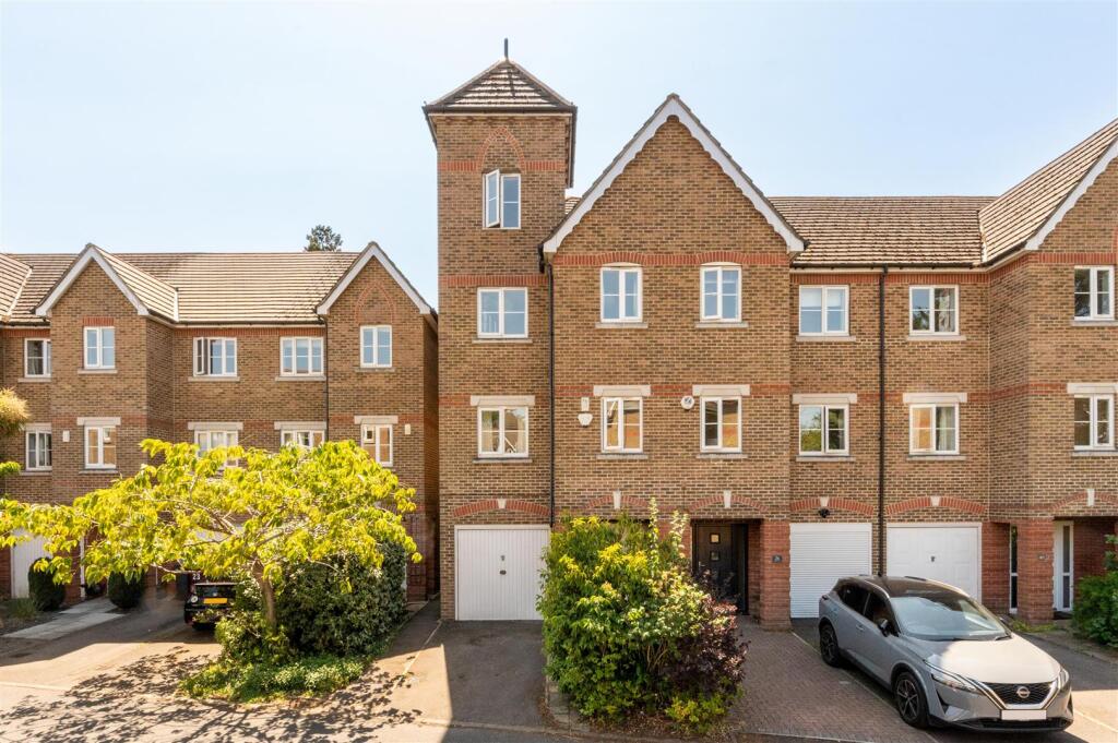 Main image of property: Cintra Close, Reading RG2
