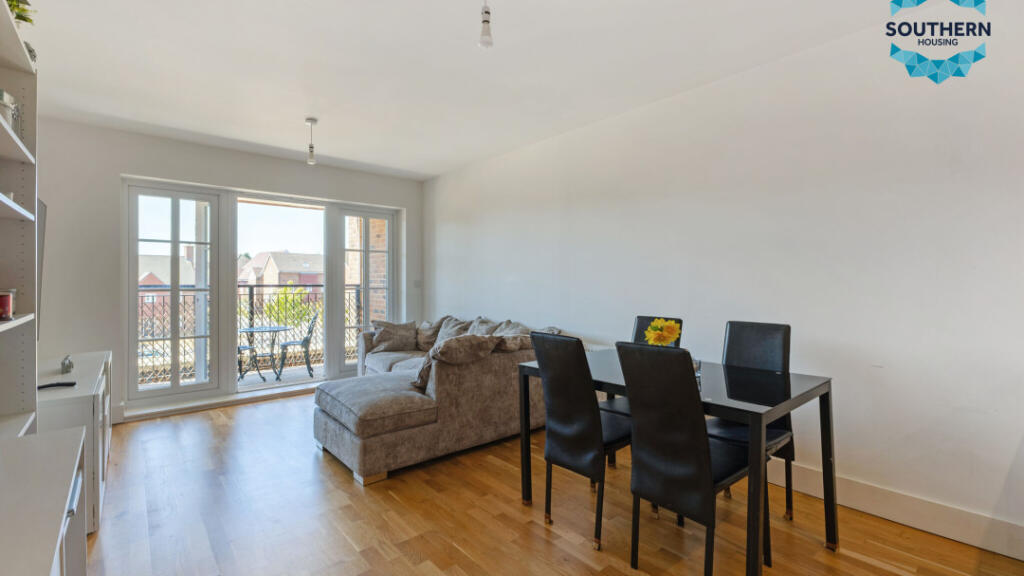 Apartment in Kingston upon Thames - View 4