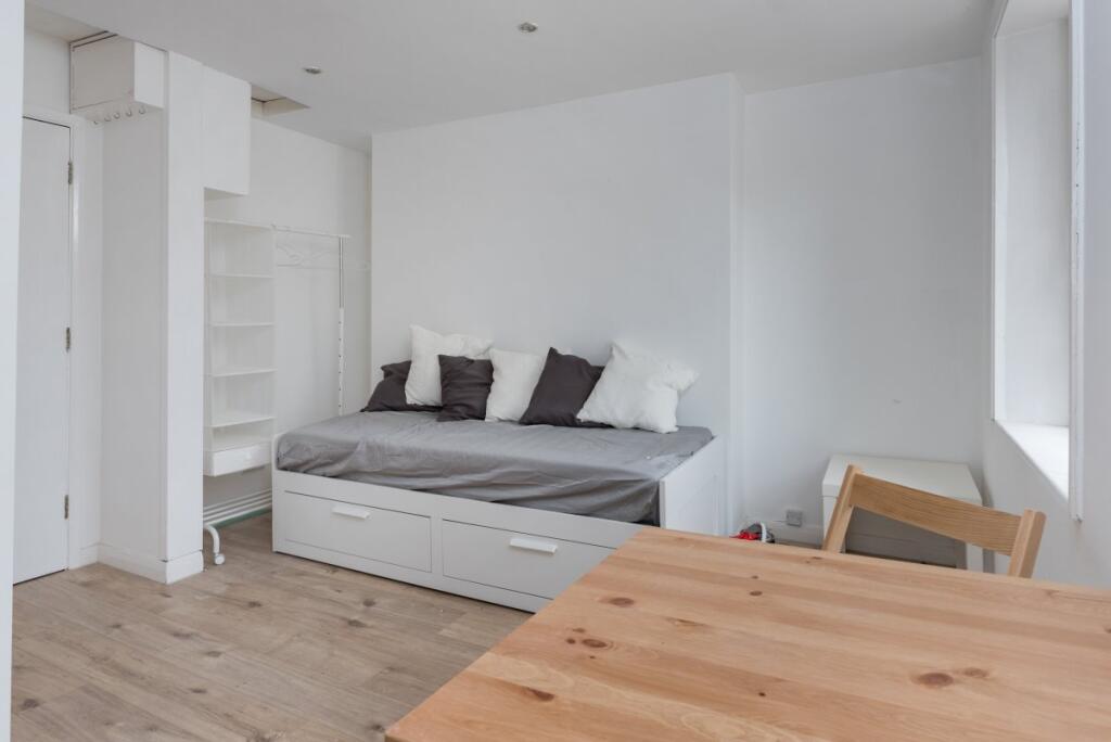 Studio flat for rent