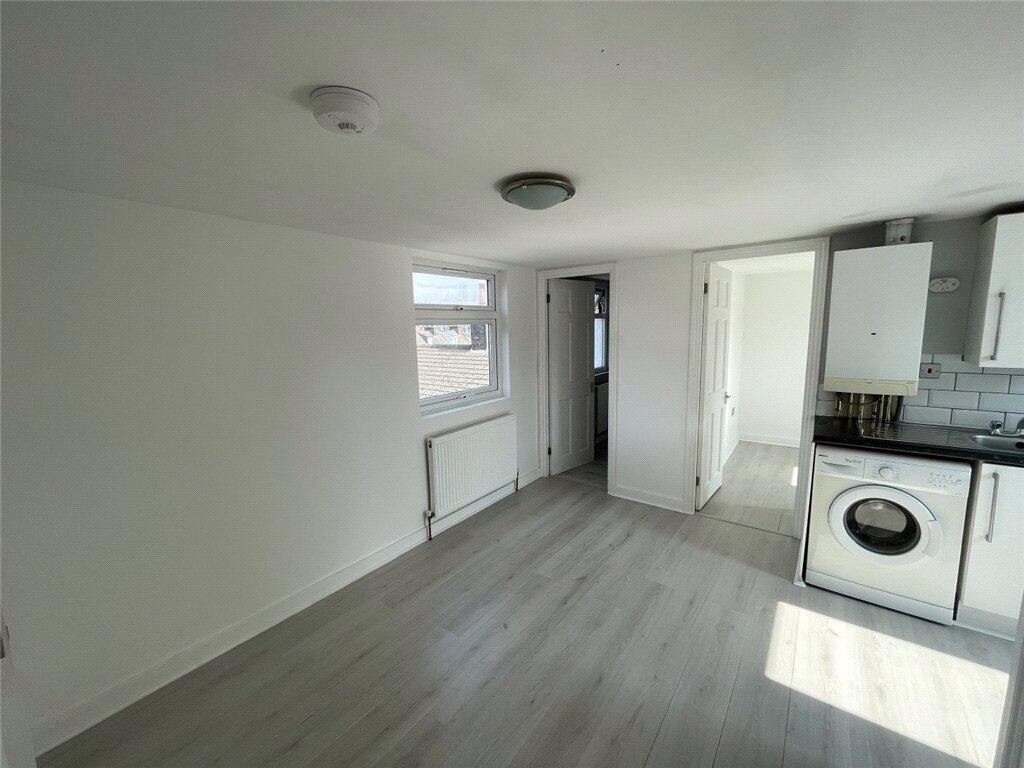 Apartment in Luton - View 4