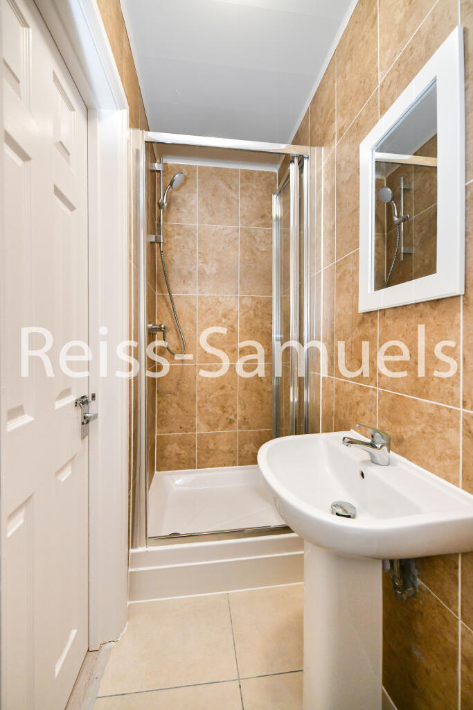 6 bedroom terraced house for rent
