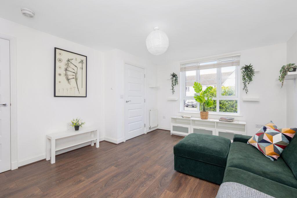 House in Edinburgh, Duddingston Gardens, Craigmillar - View 3