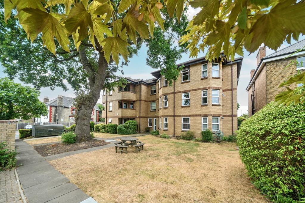 Bedford Hill, Balham, London, SW12 - More