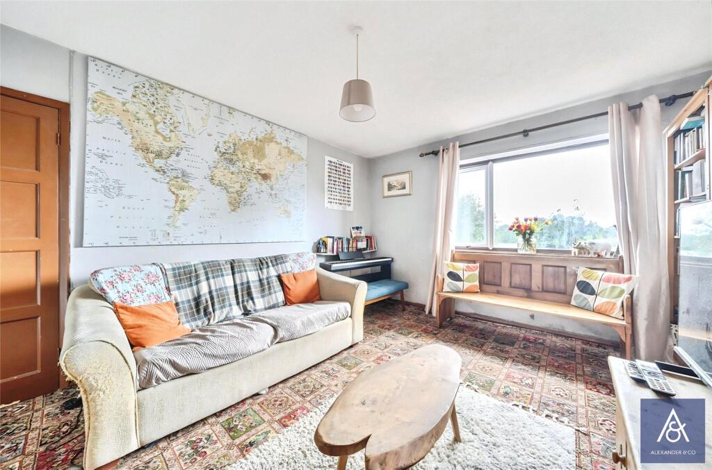 House in Brackley, Radstone Fields - More
