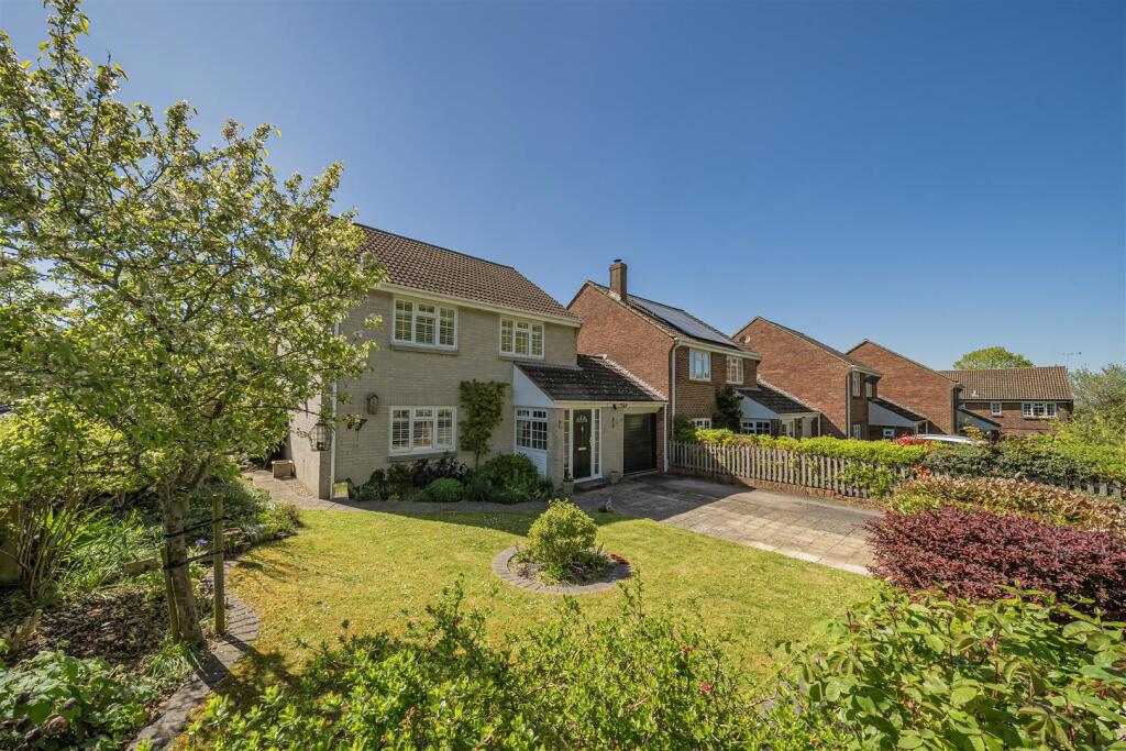 Carpenters Lane, Bratton, BA13, Bratton