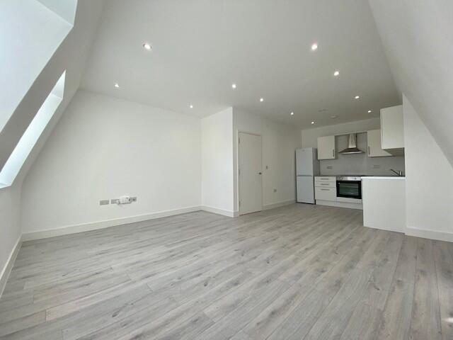 Apartment in Hemel Hempstead - View 3