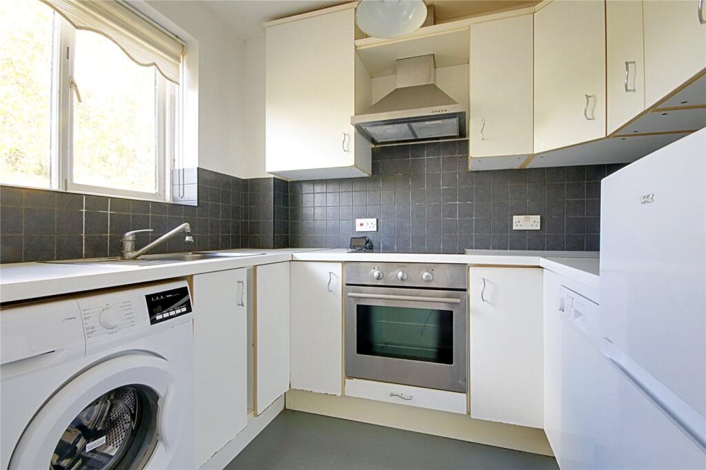 Apartment in London, Enfield Lock - View 2