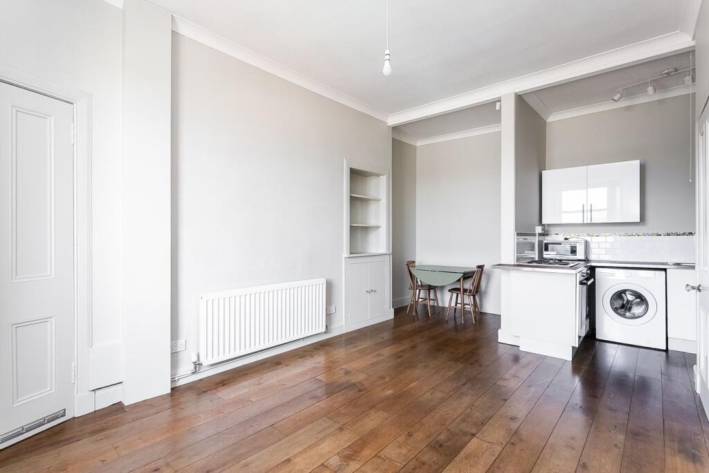 Apartment in Edinburgh - View 4