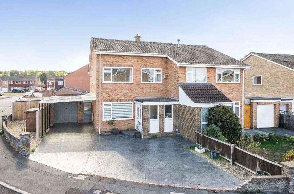 3-bed semi-detached on Seeley Crescent, Street, BA16, £300,000
