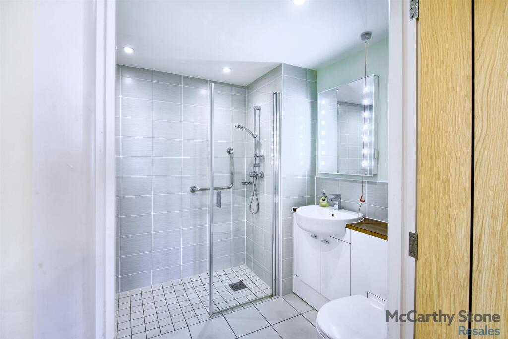 Apartment in Southend-on-Sea - View 4