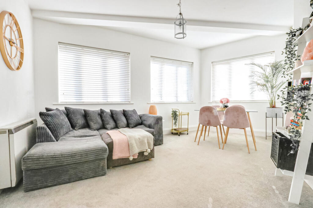 Main image of property: Rectory Grove, Leigh-on-Sea, SS9