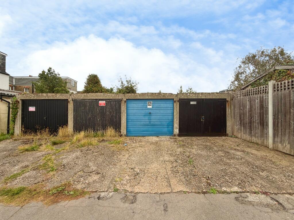 Garage on Grove Road - View 5