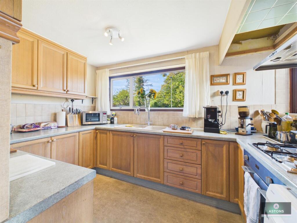 House in Crawley, Worth - View 5