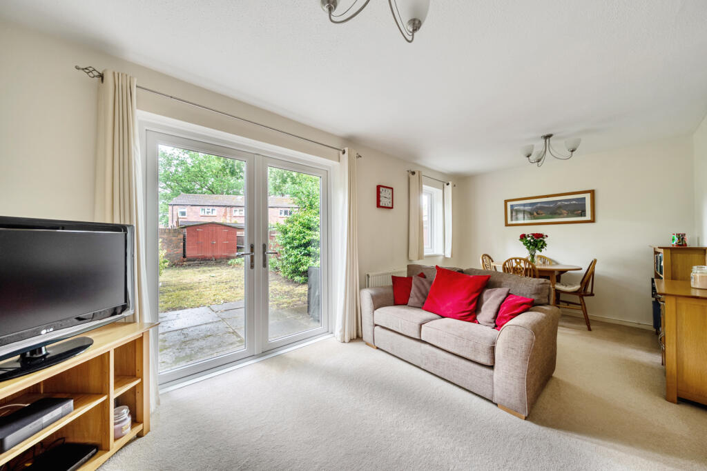 Pearl Court, Woking, GU21 photo 3