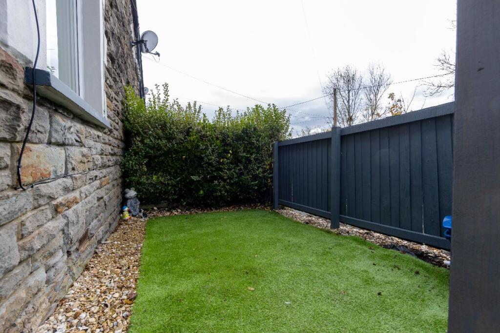 Glan-yr-Afon, Treharris photo 3