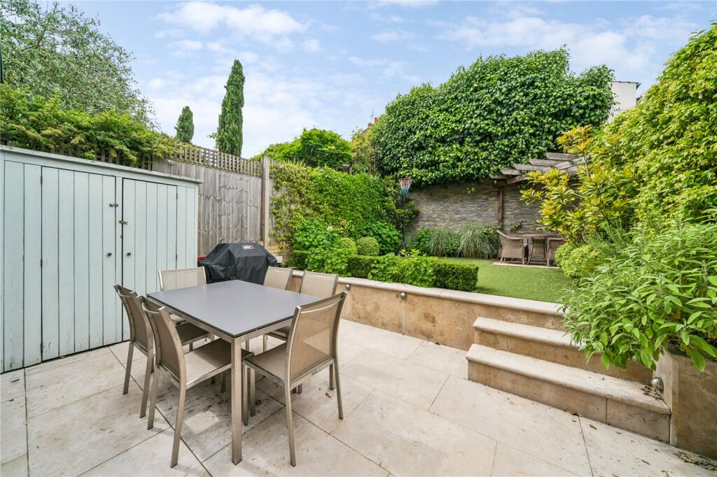 Roseneath Road, SW11 - More