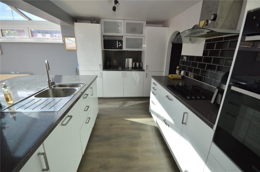 Linnet Close, Luton, Bedfordshire, LU4 photo 2