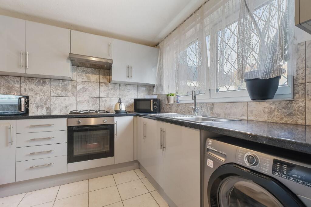 Apartment in London, East Ham - More