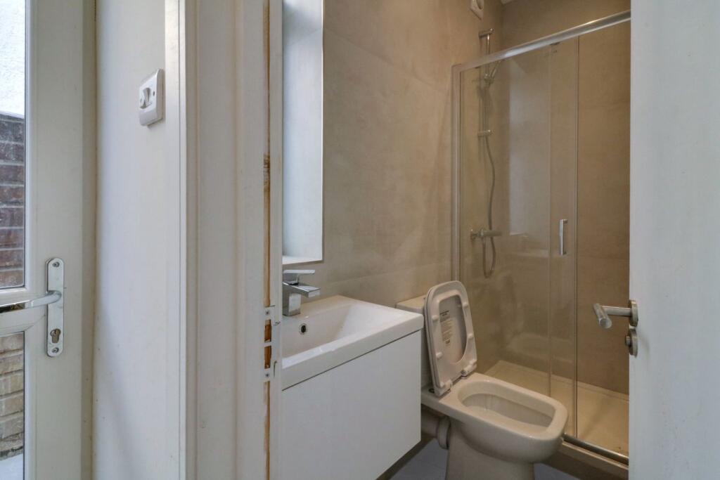 House in Harrow - View 4