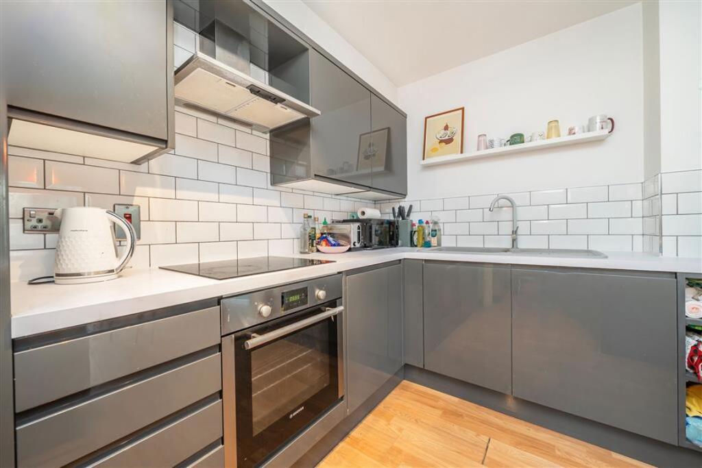 Apartment in London - View 5