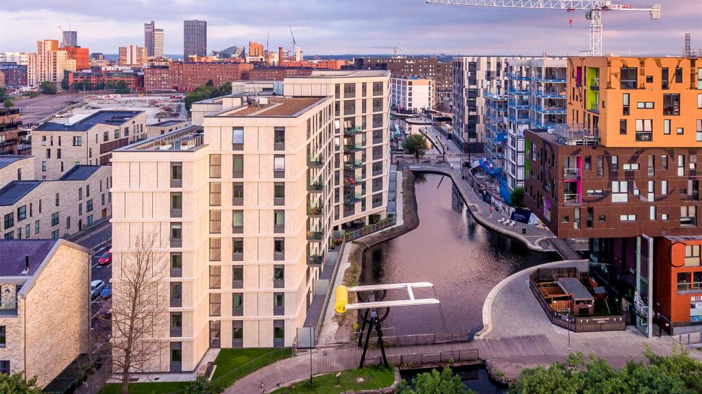 Apartment in Manchester, New Islington, Miles Platting - View 4