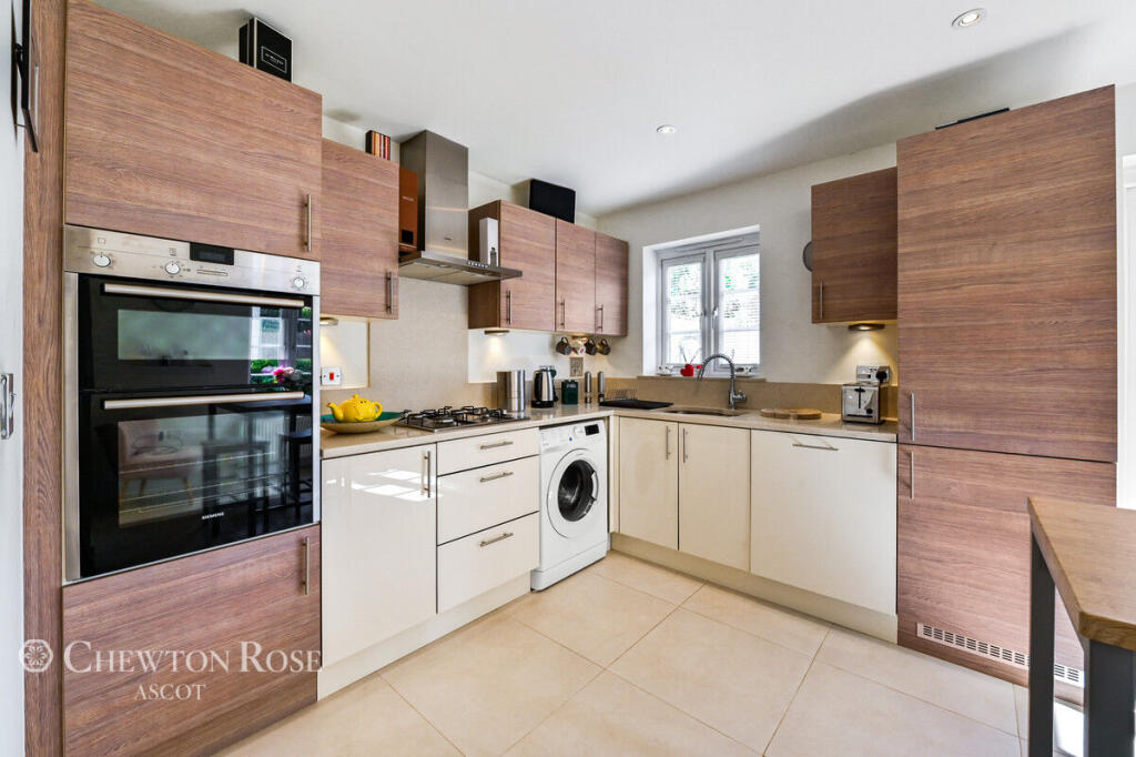 House in Winkfield, Bracknell Forest - More