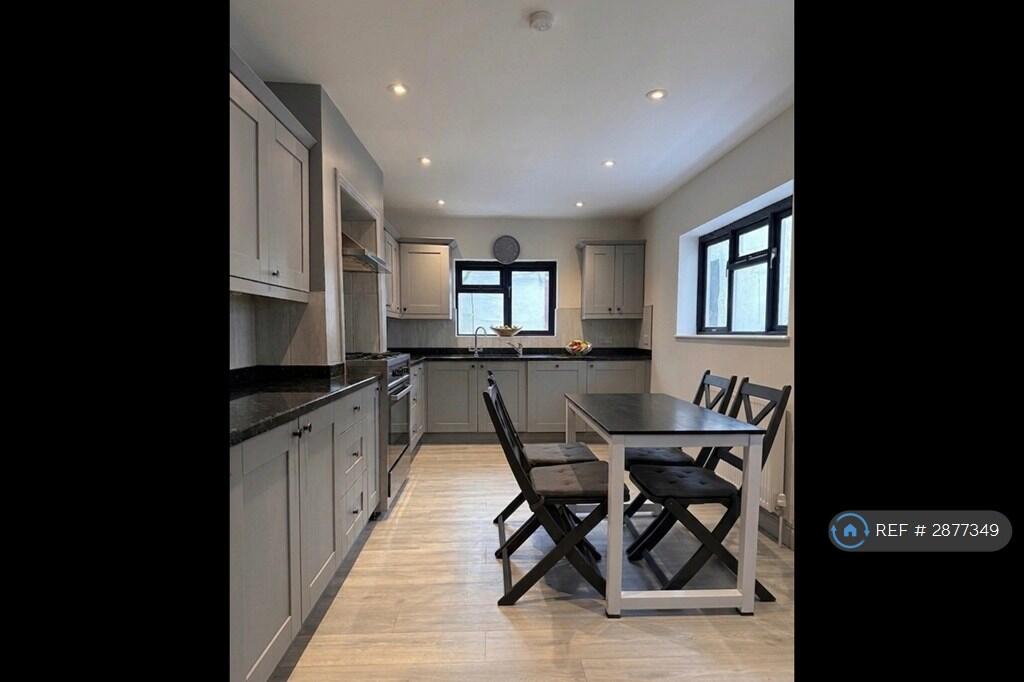 4 bedroom terraced house for rent