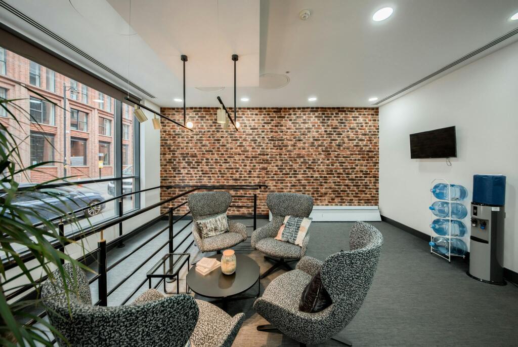 AQUA HOUSE